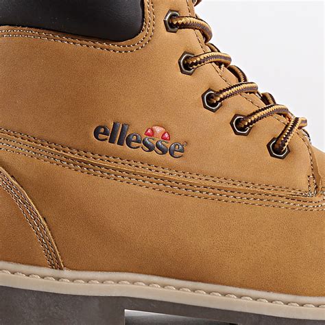 Chaussures ELLESSE .